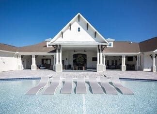 Latitukde Hammock Bay