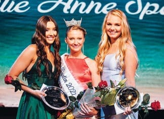 And the Miss Destin Winner is Kaylie Sparks!